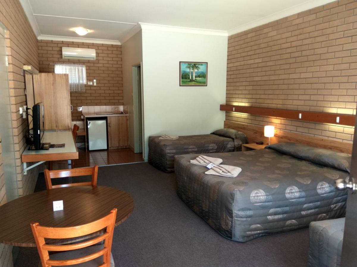 Holbrook Town Centre Motor Inn Exterior foto
