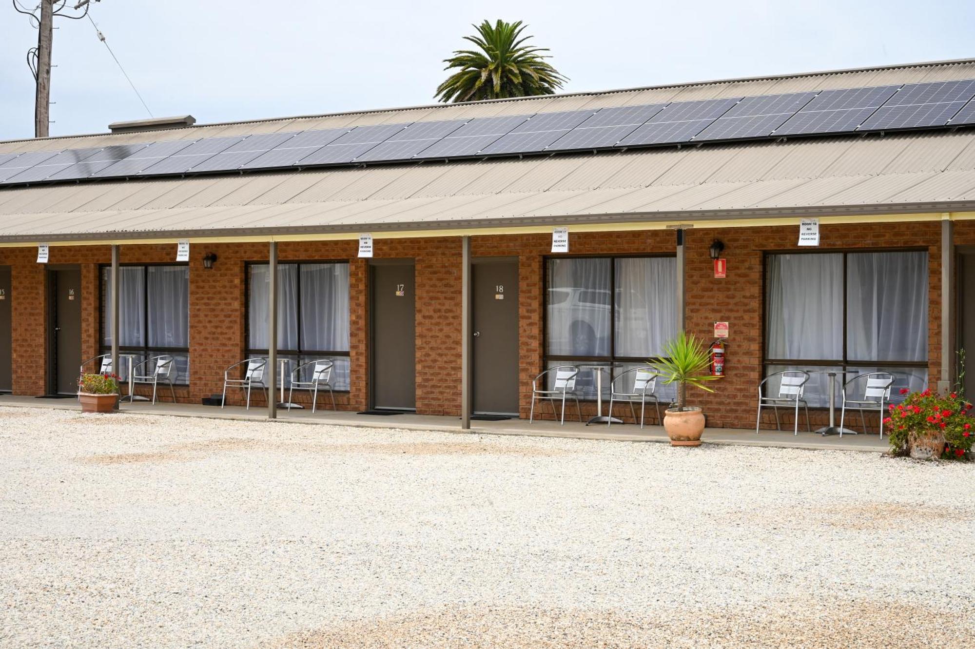 Holbrook Town Centre Motor Inn Exterior foto